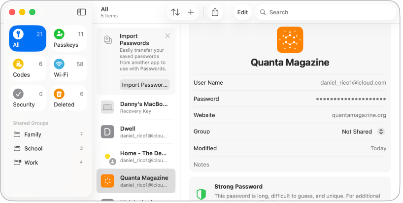 L’écran principal de l’app Mots de passe, affichant les types de mots de passe dans la barre latérale à gauche (l’option Tous est sélectionnée), une liste de tous les comptes de mots de passe au milieu (Quanta est sélectionné) et les détails du compte Quanta à droite.