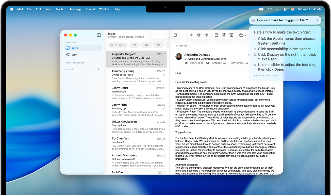เดสก์ท็อป Mac ที่แสดงไอคอน Siri ในแถบเมนูและช่องพิมพ์โต้ตอบกับ Siri ที่มีคำถามเกี่ยวกับ Mac ที่ด้านล่างลงไปคือคำตอบจาก Siri