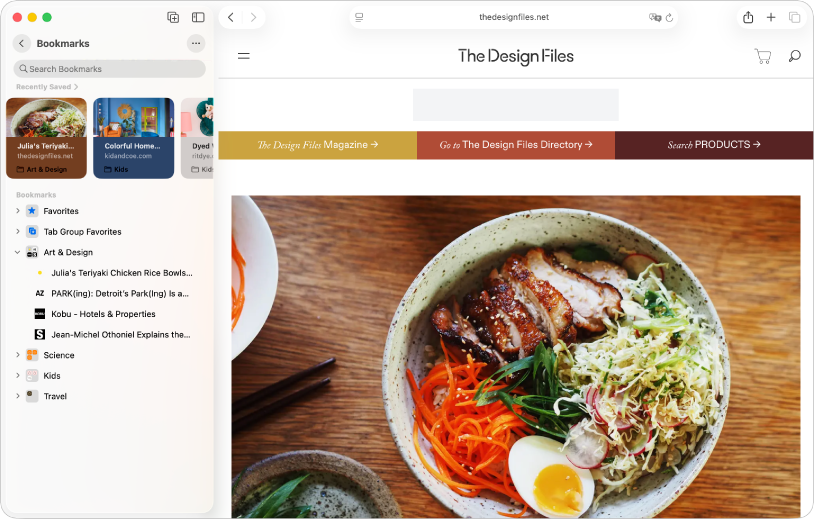 App Safari mostrando sites organizados em favoritos na barra lateral. À direita, está aberto o site de uma publicação de design marcado como favorito.