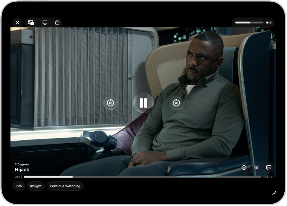 Esitatakse telesaadet ning juhikud on nähtaval. Üleval vasakul on nupud Close, Picture in Picture, AirPlay ja Share. Üleval paremal on helitugevuse liugur. Keskel on nupud 10 sekundi võrra tagasi liikumiseks, pausimiseks ning 10 sekundi võrra edasi liikumiseks. All keskel on liugur, mida saab video asukoha reguleerimiseks lohistada; liuguri eri külgedel kuvatakse möödunud aega ja allesolevat aega. All paremal on nupud Info, InSight ja Continue Watching.