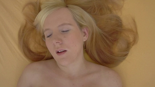 Ass Stuffed with Hot Load – Amateur Chick Can’t Get Enough!