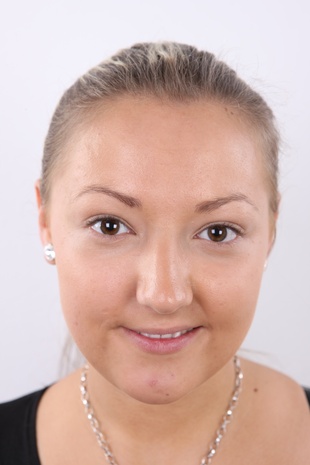 1. Download full pics of model Petra (29) from czechcasting.com