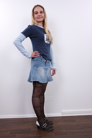 4. Download full pics of model Veronika (21) from czechcasting.com