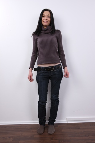2. Download full pics of model Michaela (24) from czechcasting.com