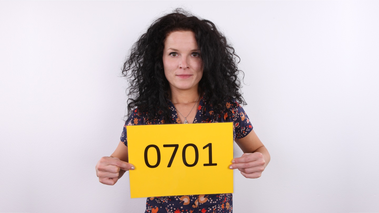 Michaela (27)