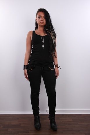 2. Download full pics of model Svetlana (21) from czechcasting.com