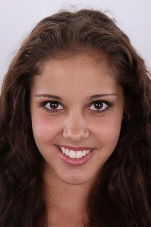1. Download full pics of model Pavla (19) from czechcasting.com