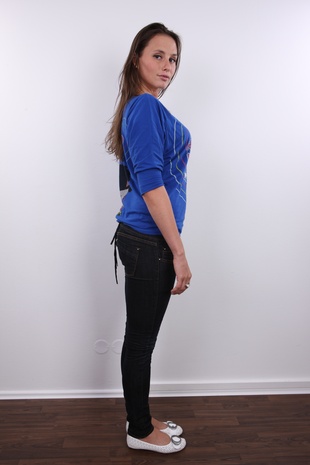 3. Download full pics of model Veronika (27) from czechcasting.com