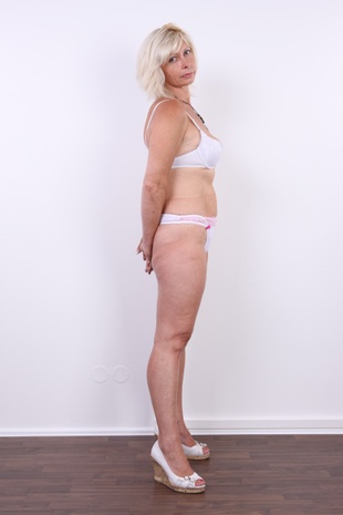 5. Download full pics of model Beata (45) from czechcasting.com