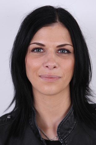 1. Download full pics of model Petra (29) from czechcasting.com