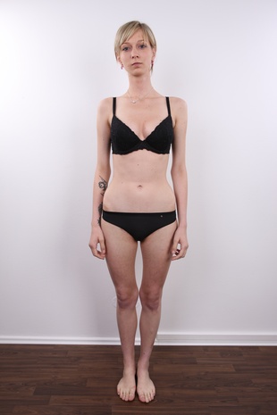 8. Download full pics of model Barbora (22) from czechcasting.com