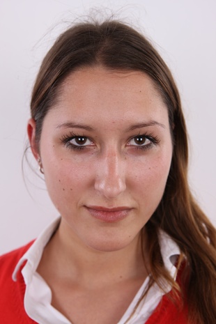1. Download full pics of model Michaela (24) from czechcasting.com