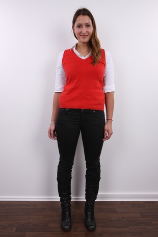 2. Download full pics of model Michaela (24) from czechcasting.com