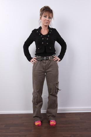 2. Download full pics of model Vlasta (41) from czechcasting.com