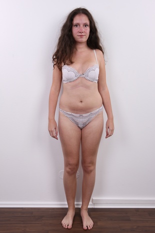 6. Download full pics of model Dominika (22) from czechcasting.com