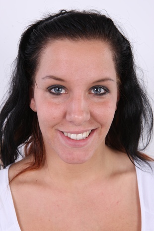1. Download full pics of model Kveta (25) from czechcasting.com