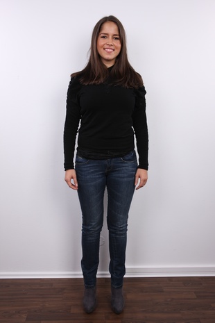 2. Download full pics of model Andrea (24) from czechcasting.com