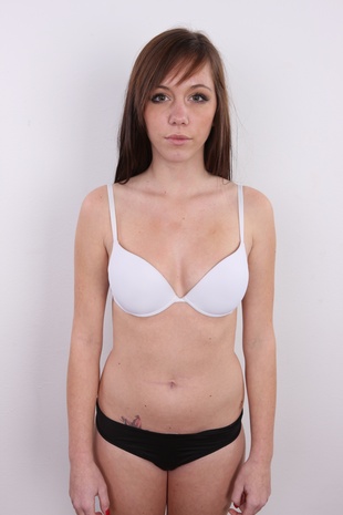 10. Download full pics of model Andrea (18) from czechcasting.com