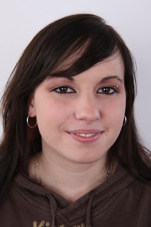 1. Download full pics of model Jana (19) from czechcasting.com
