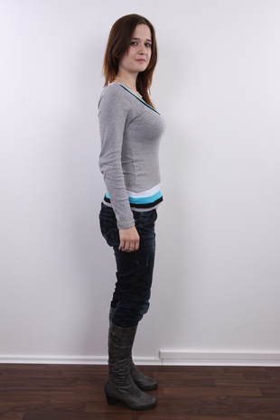 3. Download full pics of model Tereza (18) from czechcasting.com
