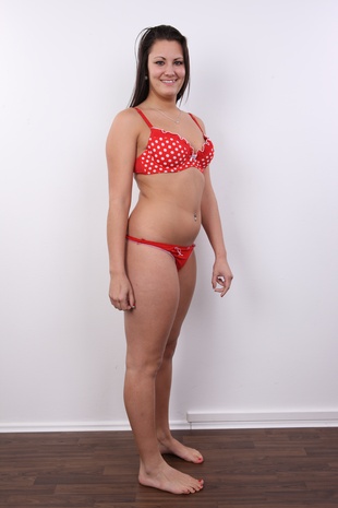 5. Download full pics of model Michaela (21) from czechcasting.com
