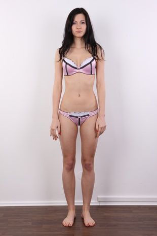 9. Download full pics of model Jana (21) from czechcasting.com