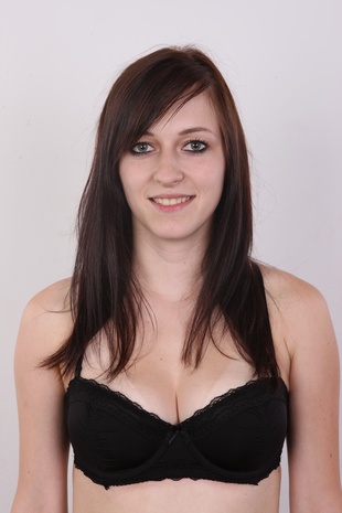5. Download full pics of model Eliska (22) from czechcasting.com