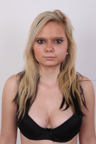7. Download full pics of model Daniela (19) from czechcasting.com