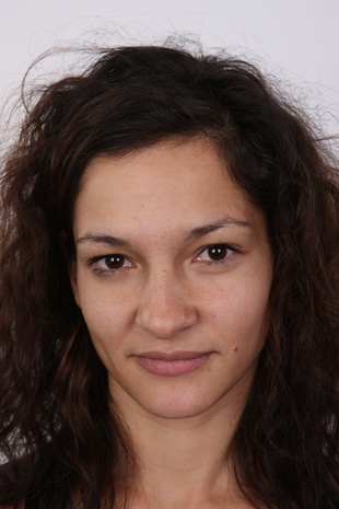 1. Download full pics of model Petra (24) from czechcasting.com