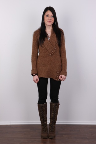 2. Download full pics of model Kristyna (22) from czechcasting.com