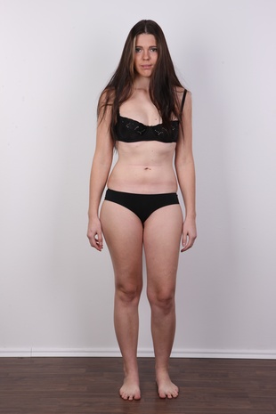 6. Download full pics of model Michaela (24) from czechcasting.com