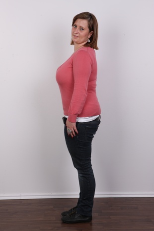 3. Download full pics of model Tereza (23) from czechcasting.com