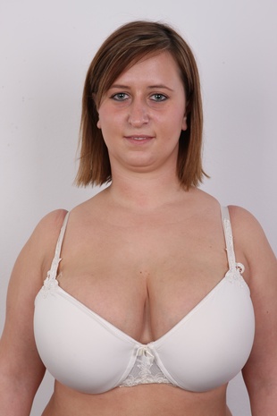 8. Download full pics of model Tereza (23) from czechcasting.com