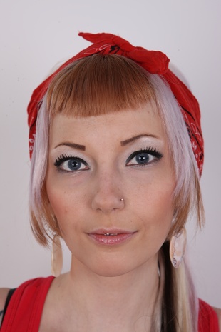 1. Download full pics of model Veronika (22) from czechcasting.com