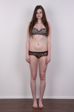 6. Download full pics of model Klara (19) from czechcasting.com