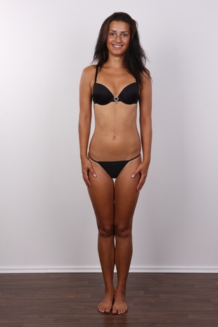 4. Download full pics of model Marketa (28) from czechcasting.com