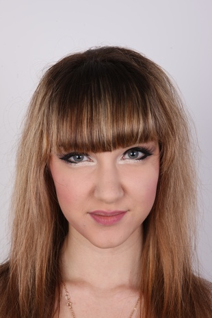1. Download full pics of model Elena (21) from czechcasting.com
