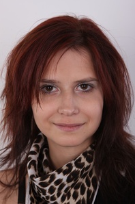 1. Download full pics of Eva (24) from czechcasting.com