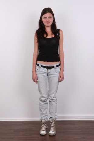 2. Download full pics of model Veronika (19) from czechcasting.com