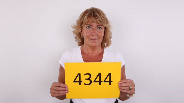 Ilona (54)