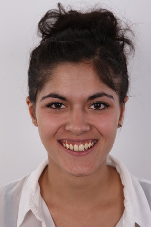 1. Download full pics of model Adela (19) from czechcasting.com
