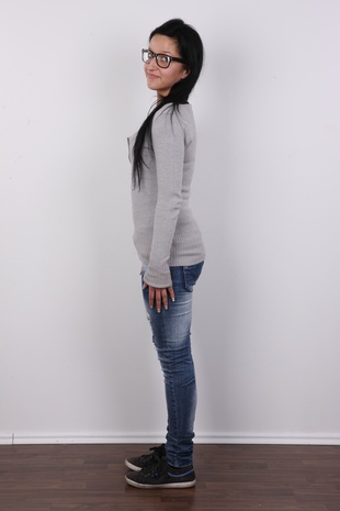 3. Download full pics of model Hana (21) from czechcasting.com