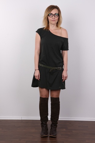 2. Download full pics of model Marketa (37) from czechcasting.com