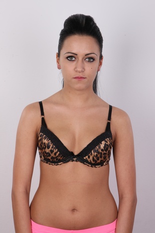 6. Download full pics of model Veronika (19) from czechcasting.com