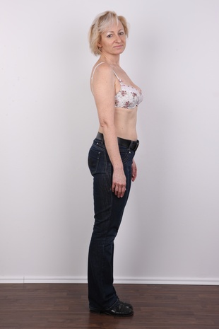 5. Download full pics of model Jaroslava (49) from czechcasting.com