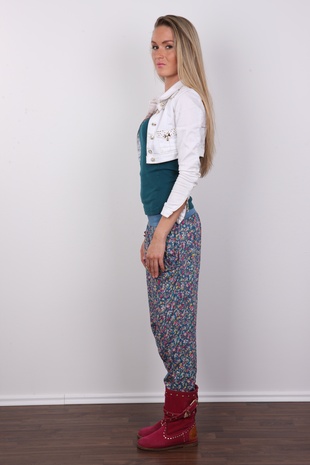 3. Download full pics of model Lenka (24) from czechcasting.com