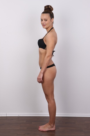 8. Download full pics of model Katka (30) from czechcasting.com