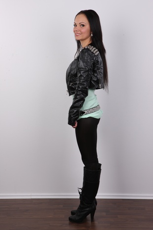 3. Download full pics of model Nikola (20) from czechcasting.com