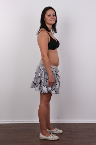 5. Download full pics of model Pavla (23) from czechcasting.com