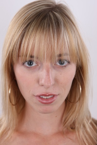 1. Download full pics of model Aneta (24) from czechcasting.com
